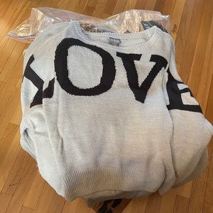 Women’s sweater size med